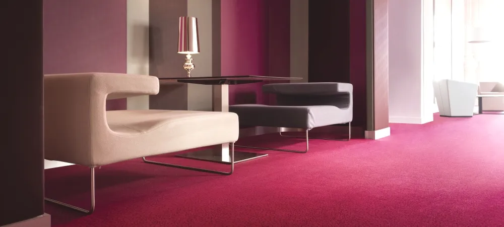 Realizzazione pavimento Hotel con moquette rossa - Nanni Giancarlo