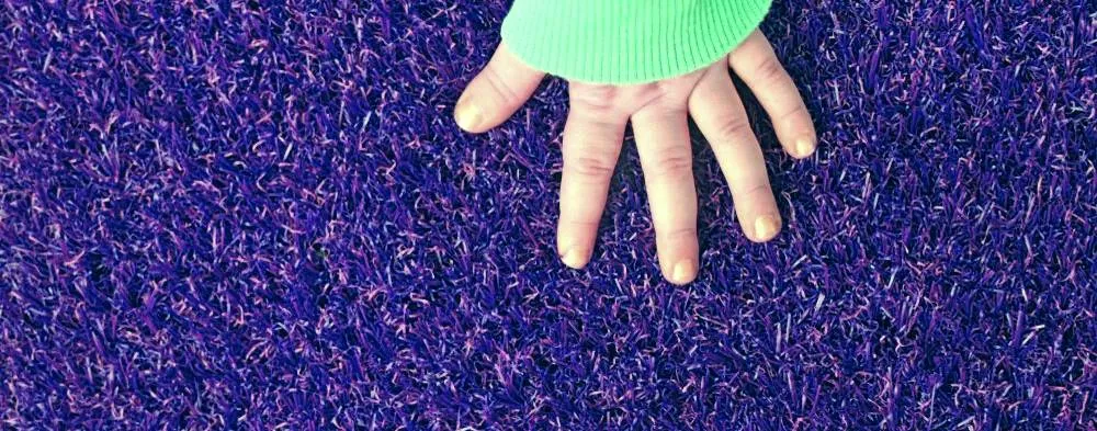 prato sintetico colorato per asilo a aree gioco bambini