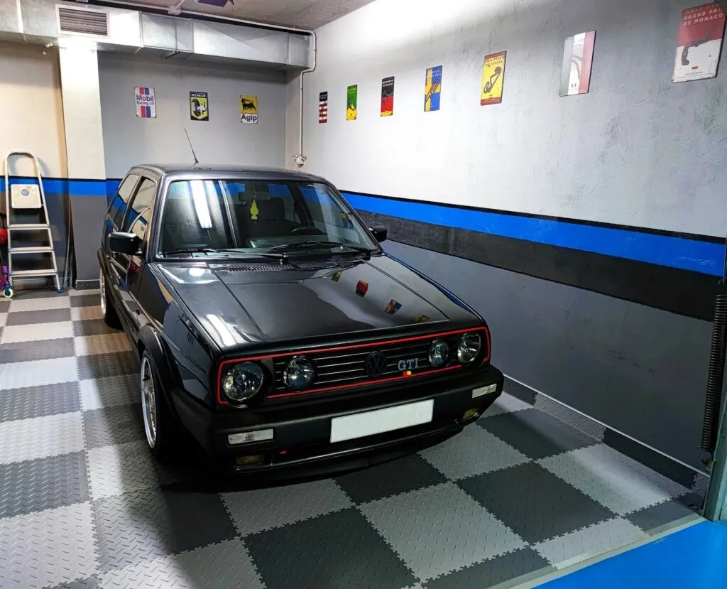 Pavimento per garage in pvc a mattonella