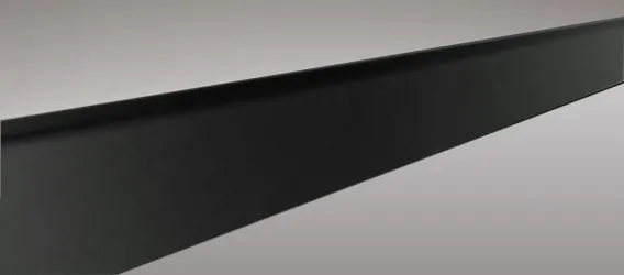 BATTISCOPA NERO |  100% legno laccato nero